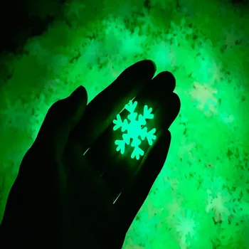  50Pcs Svetelný Snowflake Samolepky na Stenu 3D Fluorescenčné Nálepky Deti, Detské Izby Svietiť V Tme Stenu, Nálepky Vianočné Domova